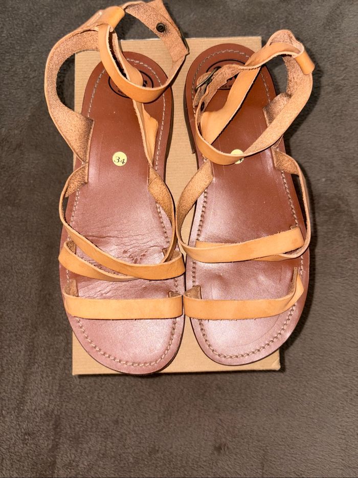 Sandales Pepe fille taille 34 en bon état couleur camel/marron - photo numéro 2