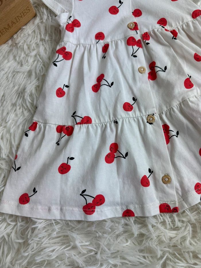 Robe H&M taille 4-6 mois - photo numéro 2