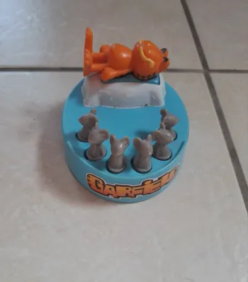 Figurine Garfield sauteur avec ses souris en TBE
