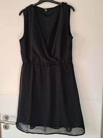 Petite robe noire en voile décolleté