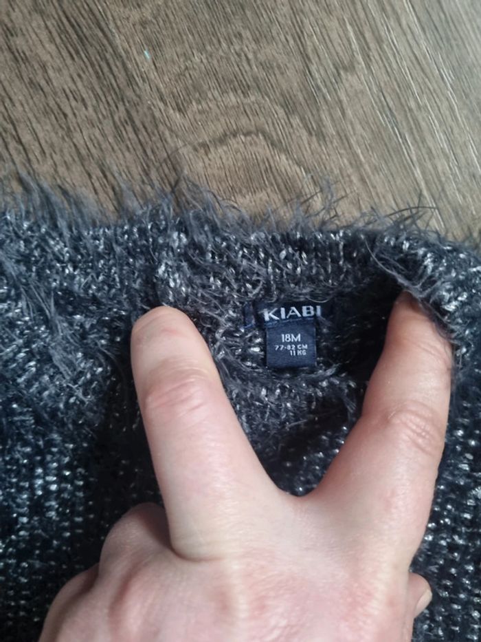 Pull chaud gris foncé pailleté. Fille. Taille 3 ans. Kiabi. NEUF. - photo numéro 3