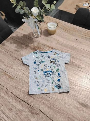 T-shirt  U  9  mois