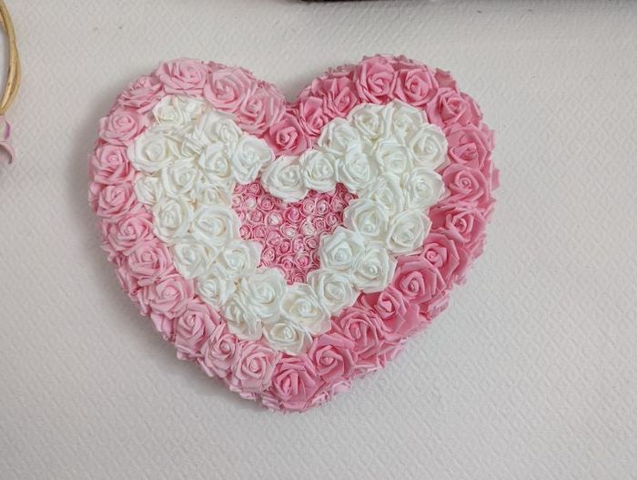 Coeur roses blanches et roses 60 cm