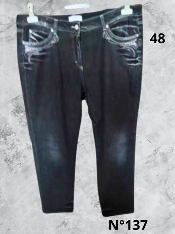 N°137 Jean noir T48. Zucchero Milano. Taille haute, coupe droite.