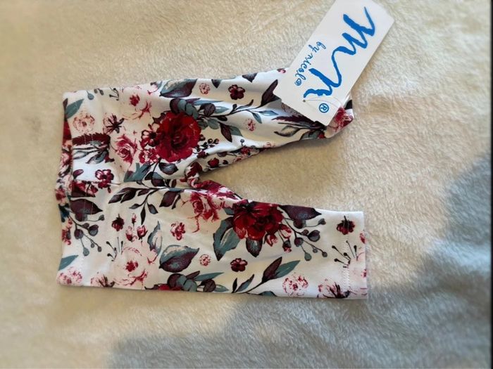 Magnifique legging rose fleuri 1 mois neuf - photo numéro 2