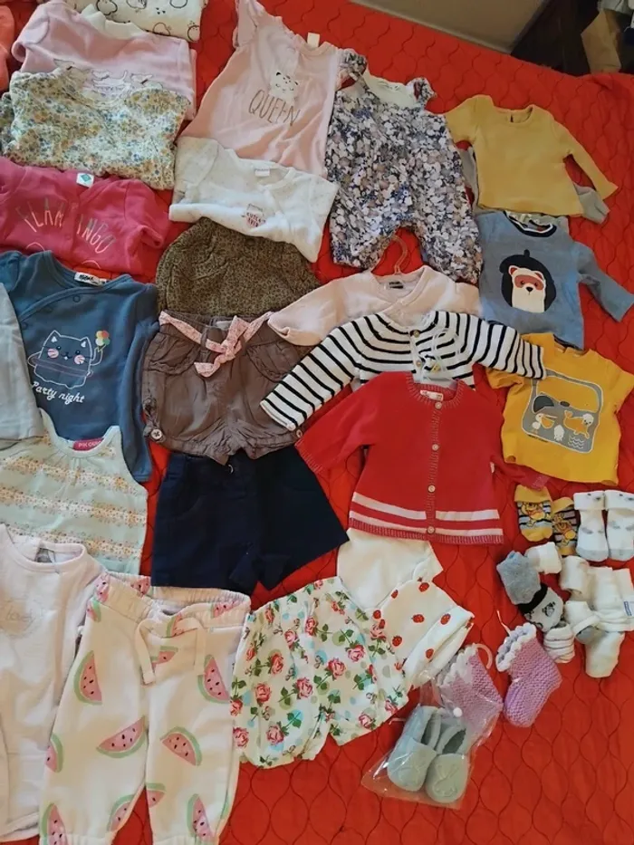 Caisses de vêtements fille 1mois - photo numéro 8