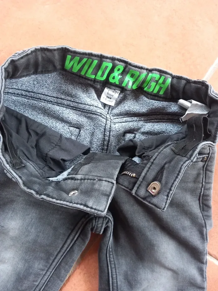 Jeans troué TAKKO - photo numéro 2