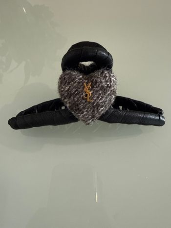 Pince à cheveux Yves saint Laurent 