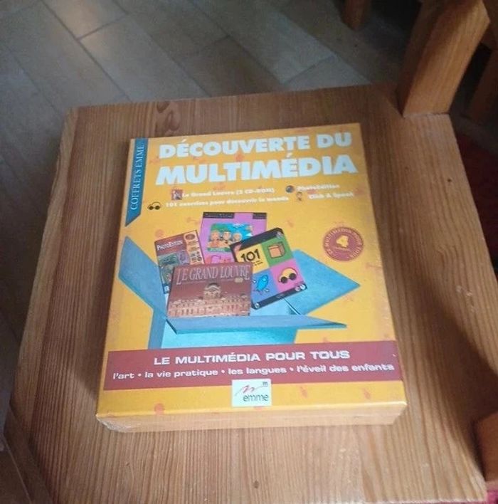 PC boîte en carton Découverte du multimédia