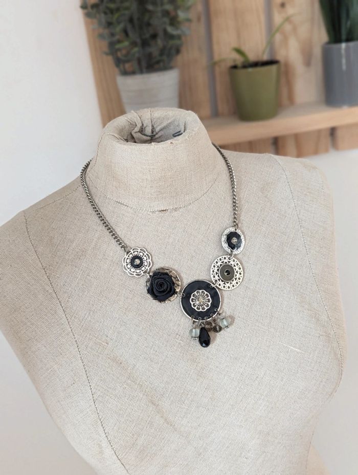 Collier chic noir et argenté - photo numéro 2