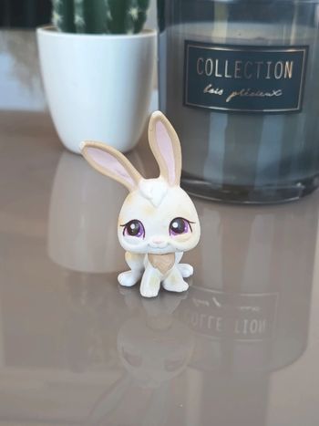 Littlest Pet Shop #265
Cream white Bunny rabbit