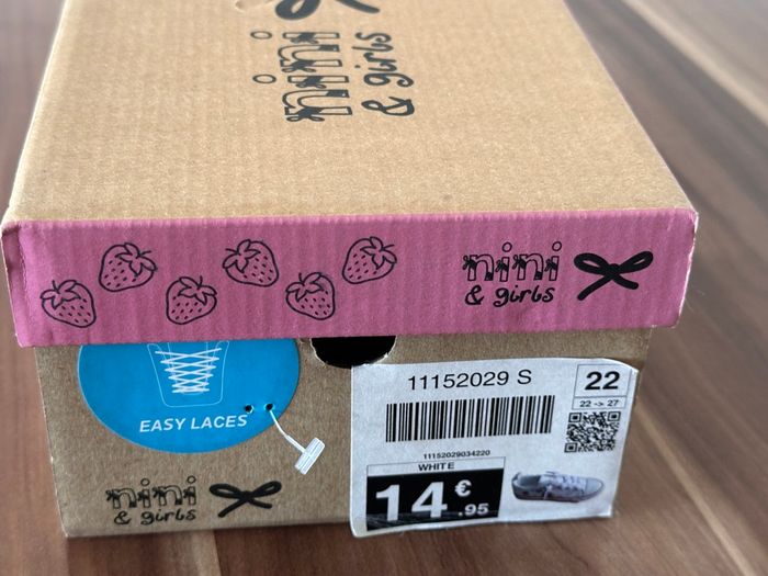 Baskets en toile neuves T22 enfant - photo numéro 8