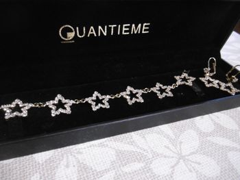 quantieme parure bracelet et boucles d oreilles 