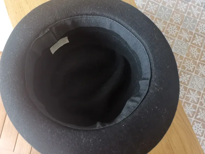 Joli chapeau en laine. - photo numéro 2