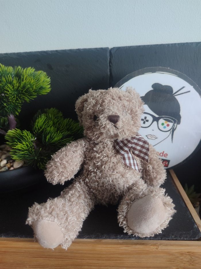 doudou peluche marron ours Enesco noeud carreau blanc poils Assis DD001721