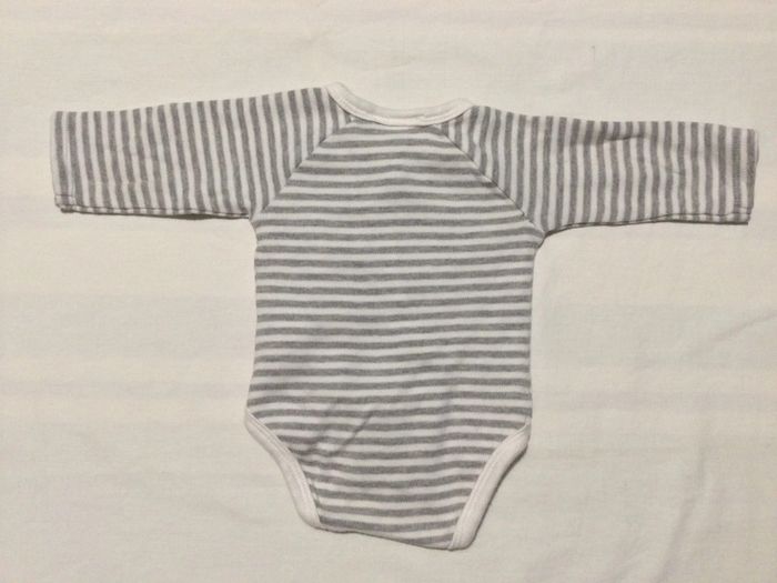 Lot de 3 bodies 1 mois comme neufs 1 mois - photo numéro 4