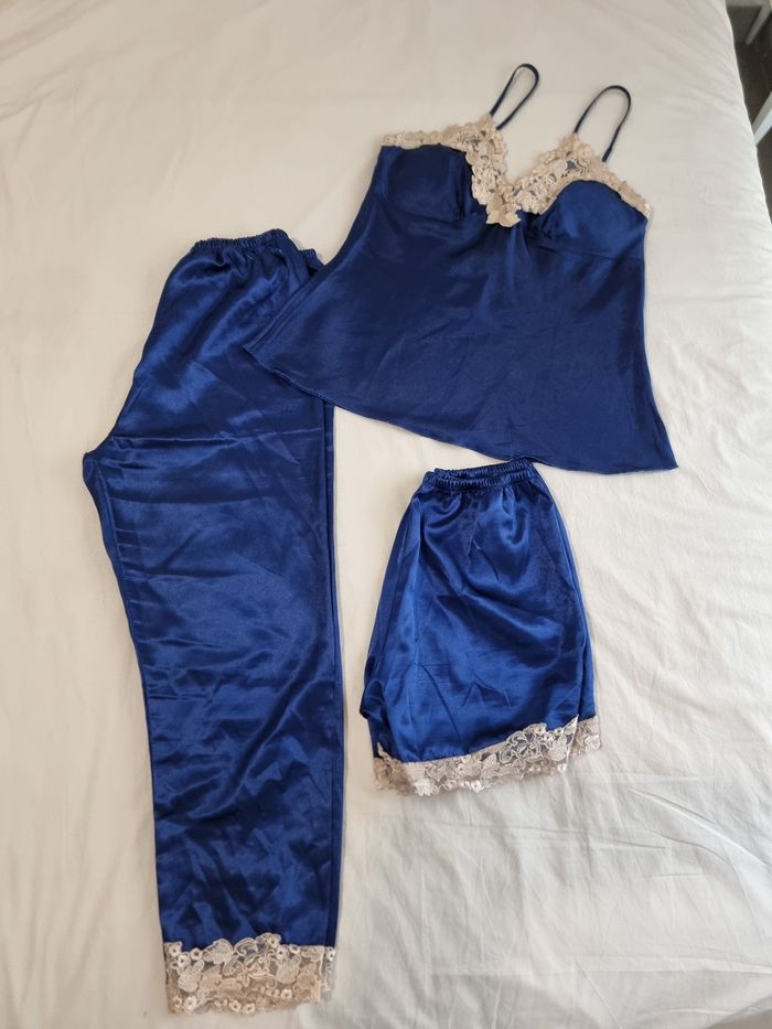 Ensemble de pyjama en satin - photo numéro 4
