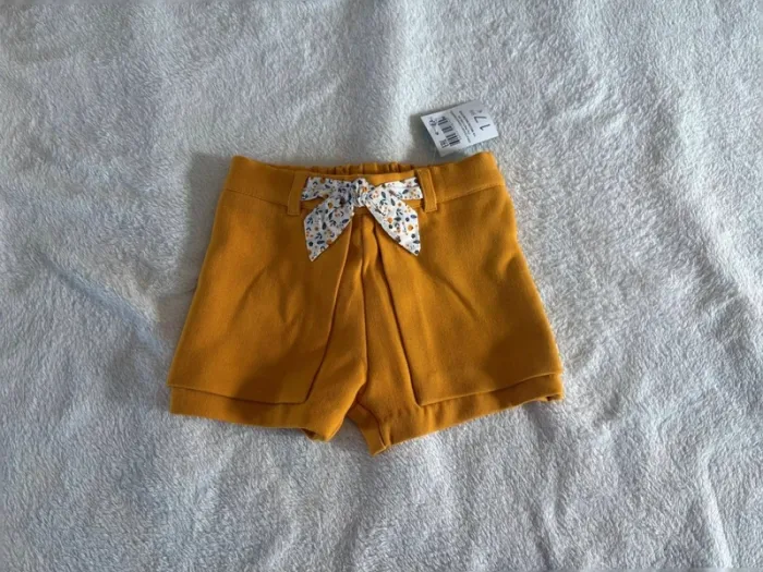 Short bébé fille moutarde Obaïbi avec nœud fleuri – 18 mois - photo numéro 2