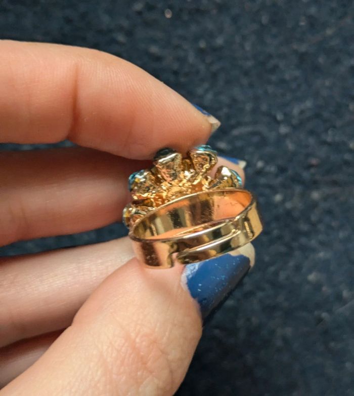 Bague fantaisie avec des strass - photo numéro 3