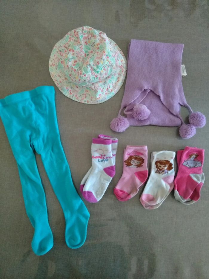 Lot d'habits, taille 18, 23, 36 mois