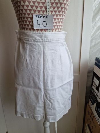 Jupe, midi, blanche, en coton & elasthanne, en très très bon état, longueur 51cm