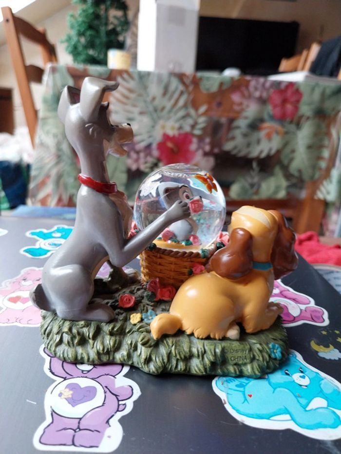 Snowglobe disneyland Paris la belle et le clochard - photo numéro 3