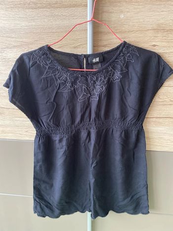 Haut noir taille 9 10 ans