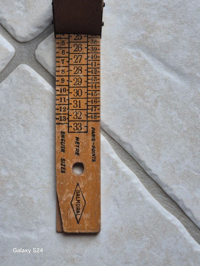 Ancien pédimètre en bois - photo numéro 2