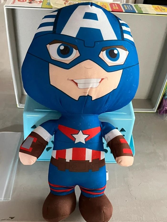 Grosse peluche avengers