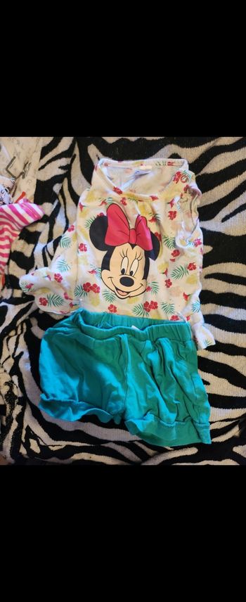 4 ensemble Disney short et t-shirt 6 mois