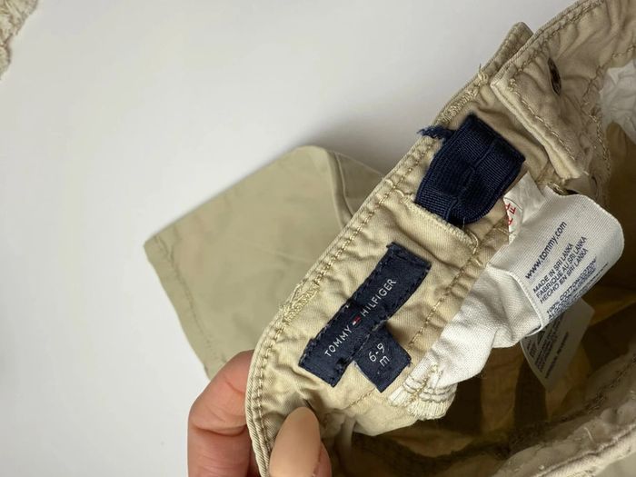 Pantalon Tommy Hilfiger bébé garçon beige 6-9 mois beige coupe regular parfait état - photo numéro 5