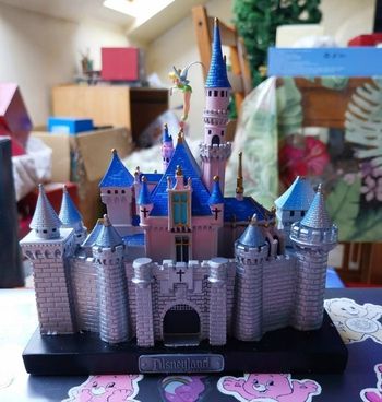 Figurine chateau 100 ans anniversaire disney la belle au bois dormant,  aurore