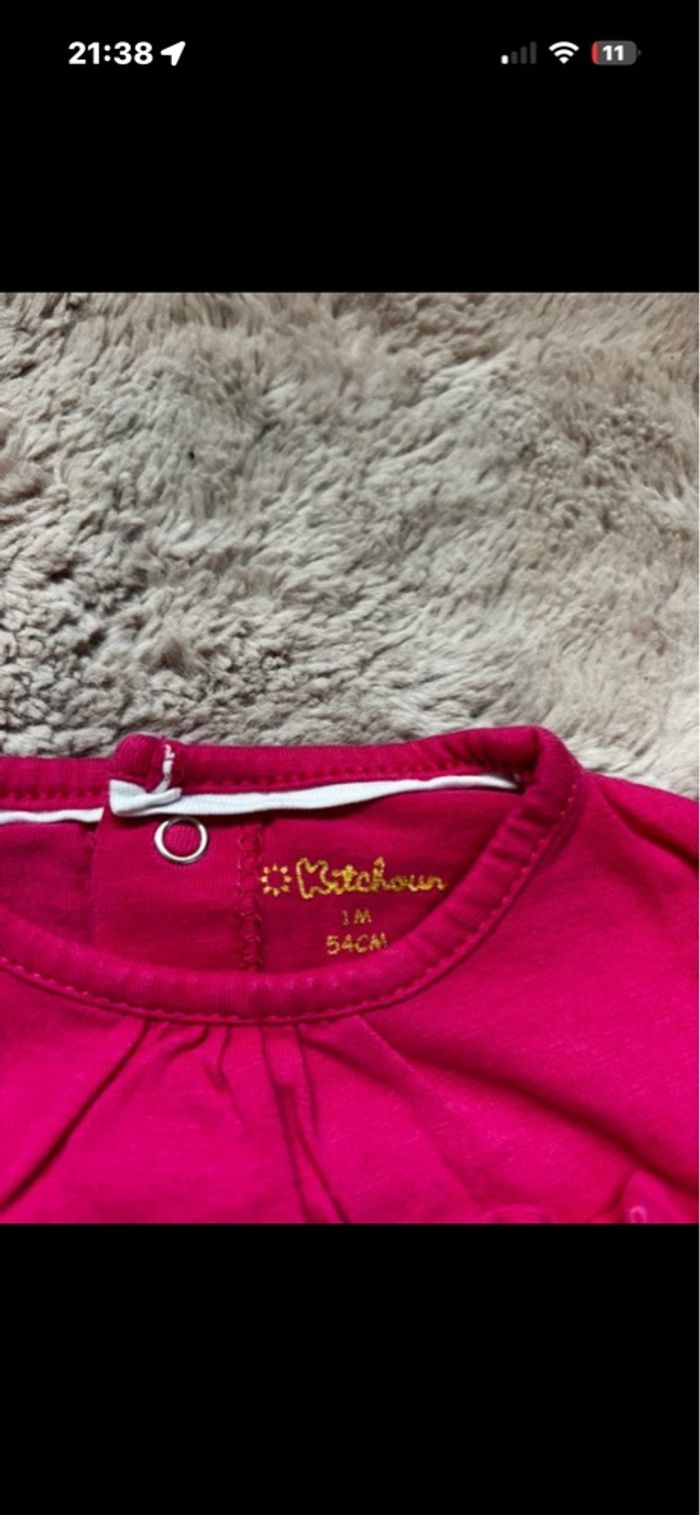 Pull bébé rose fuchsia 1 mois – ouverture dos, confortable (petit défaut) 💖 - photo numéro 3