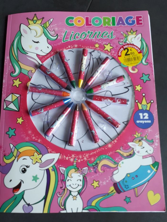 Coloriage avec crayons gras licorne neuf - photo numéro 2