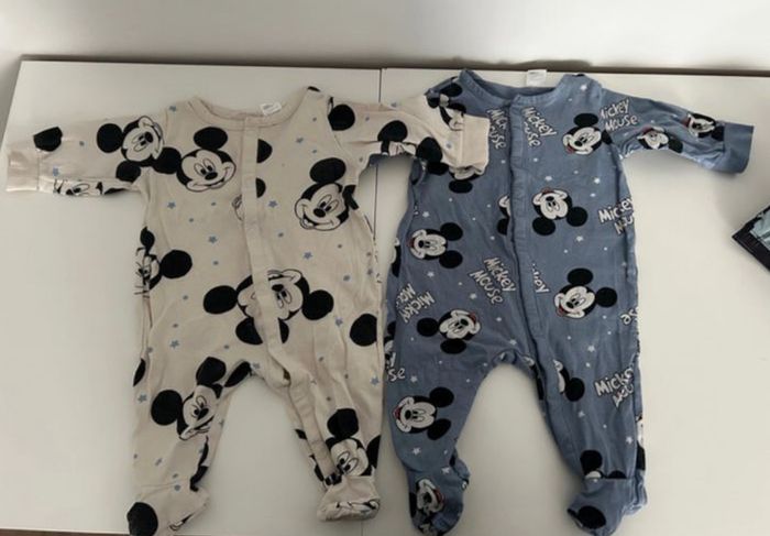 Lot 2 pyjamas Disney Mickey bleu et crème en bon état pour bébé taille 1/3 mois - photo numéro 6