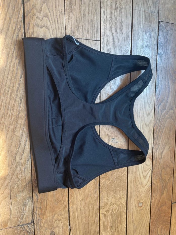 Brassiere de sport - photo numéro 2