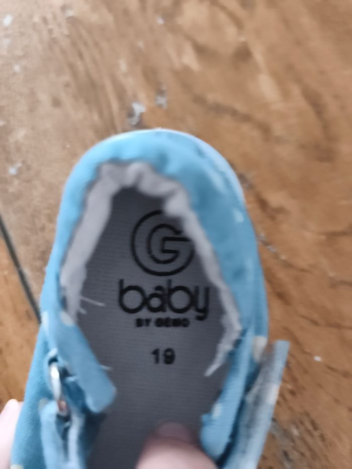Chaussures taille 19 neuves - photo numéro 2