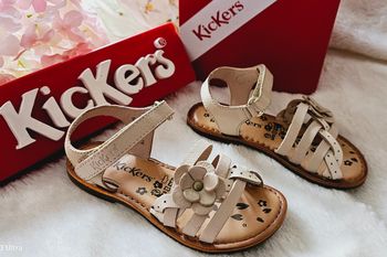 Sandales nus pieds Cuir Scratch Kickers T24 