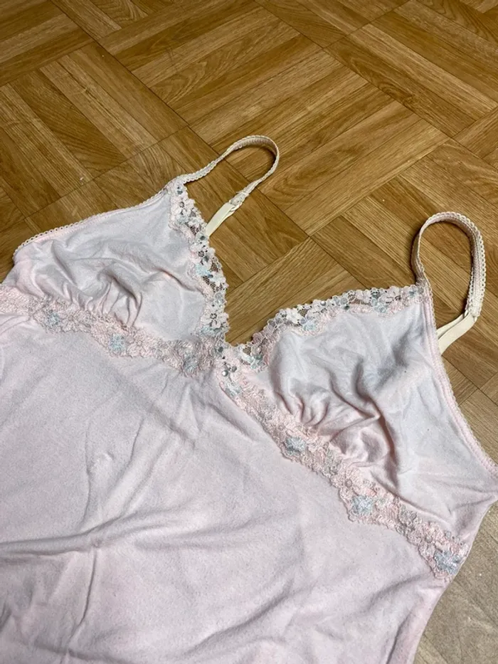 Robe nuisette à bretelles fines en dentelle brodé rose Victoria’s Secret - photo numéro 2