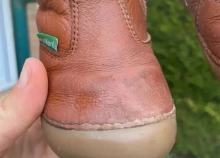 Bottes en cuir de la marque Kickers, taille 20. En très bon état - photo numéro 2