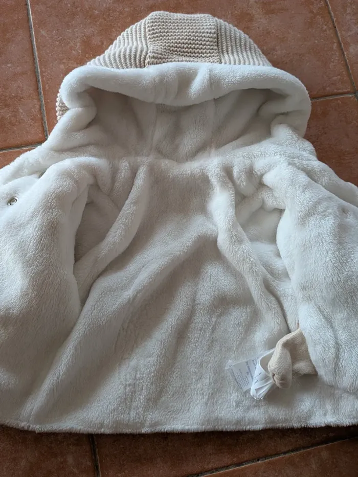 Manteau Obaibi beige et blanc, 1 mois - photo numéro 3
