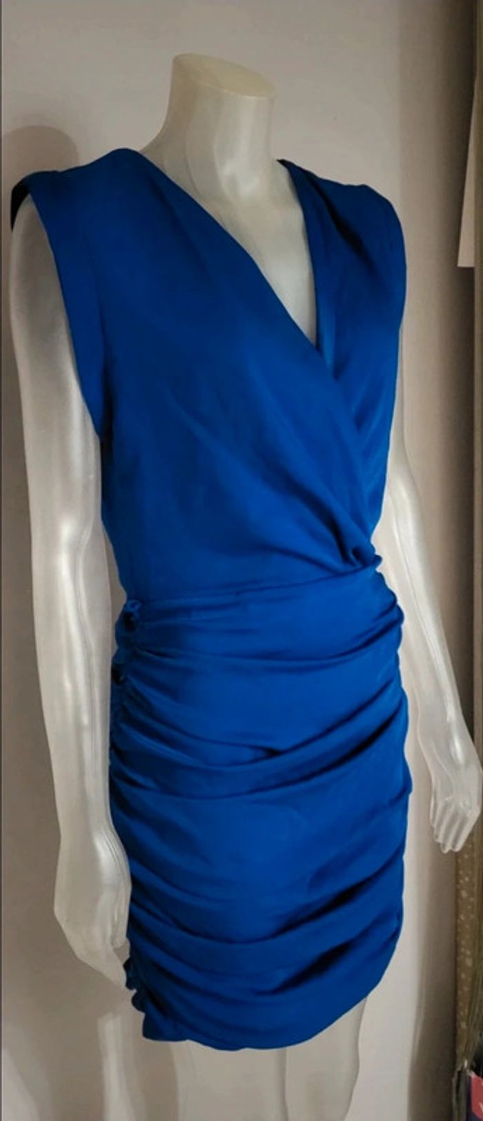 Robe ajustée et drapée Mango. Bleu électrique. S/36 neuve 🥰 - photo numéro 3