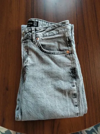 Pantalon Stradivarius taille 36