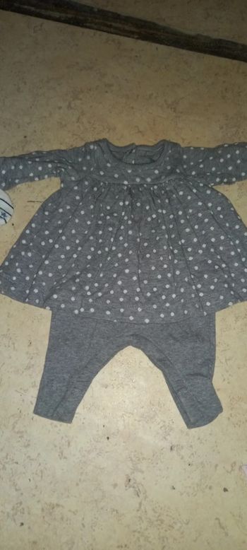 Robe et combi integre petit bateau 1mois