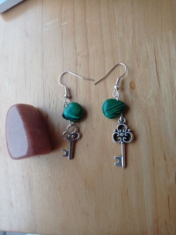 Boucles d'oreilles clés et malachite
