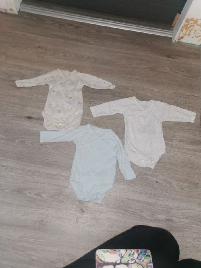 Lot de 3 bodys 1 mois