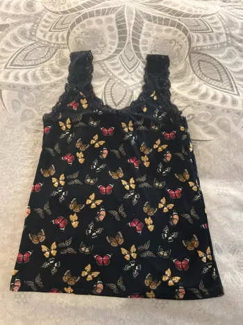 Débardeur noir motifs papillons