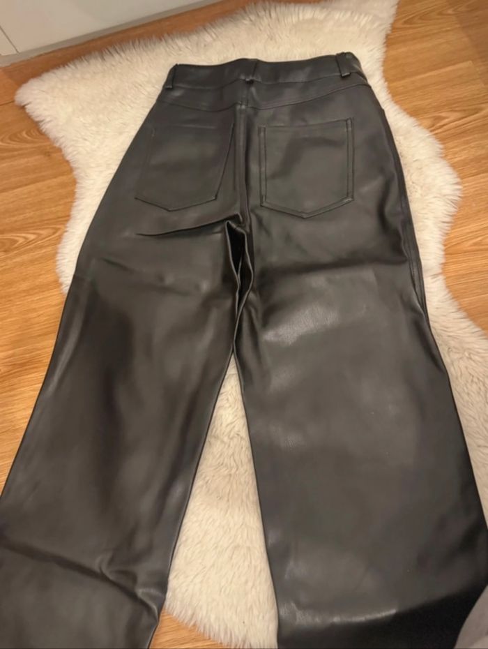 Pantalon droit en similicuir - photo numéro 3