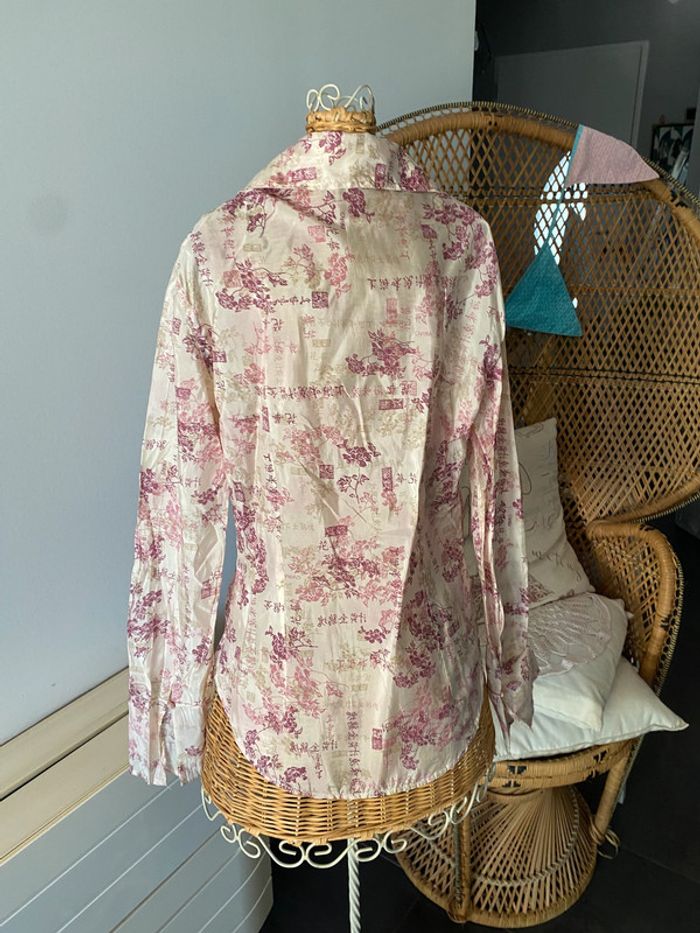 Chemise Mango taille XS/S crème avec motifs chinois fushia fleurs et inscriptions chinoises - photo numéro 10