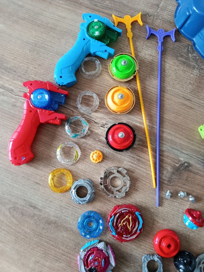 Toupies Beyblade et autres - photo numéro 2